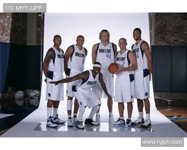 达拉斯独行侠与迈阿密热火队的精彩对决引发球迷热议与期待 达拉斯独行侠与迈阿密热火队的精彩对决引发球迷热议与期待